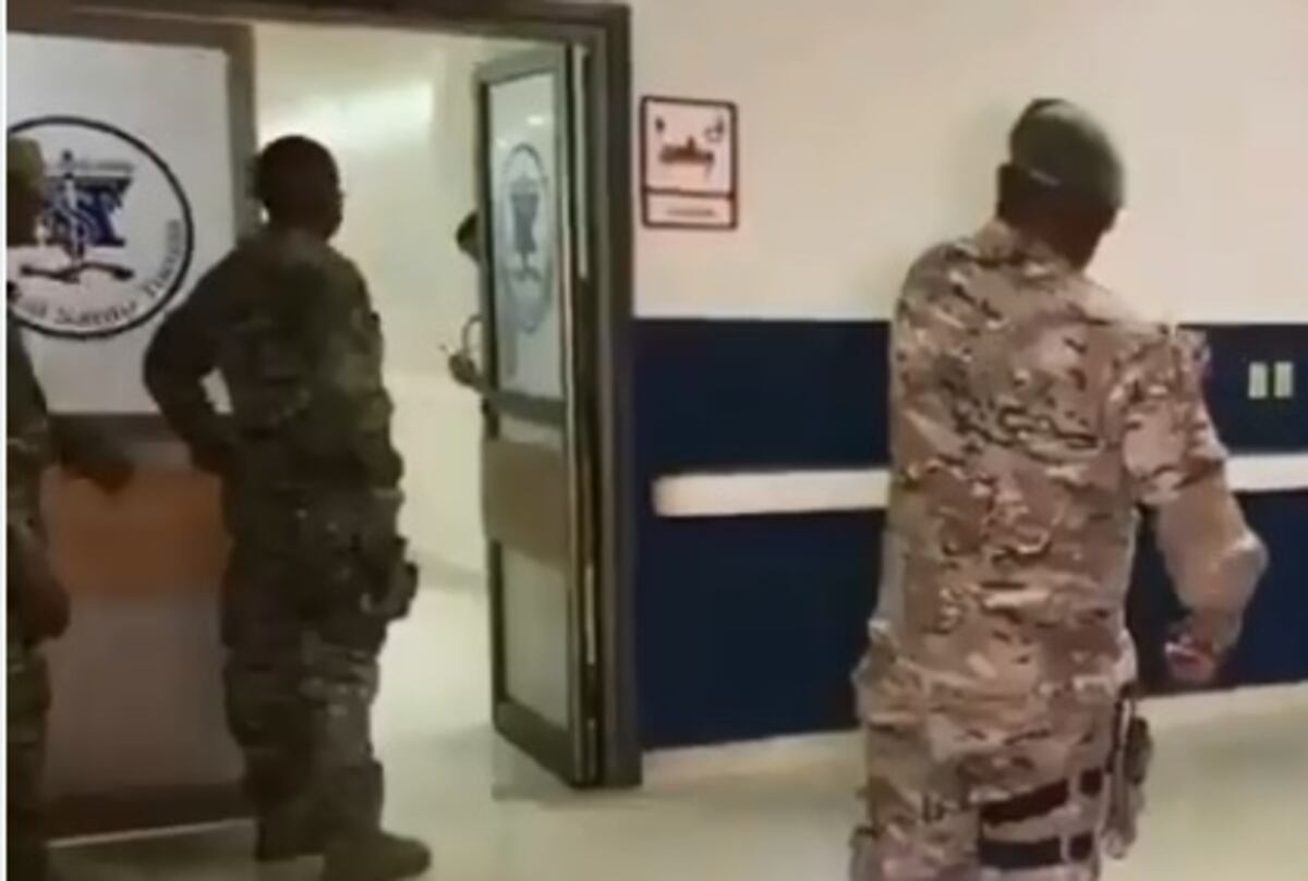 ¡AY, DIOS! Matan a una mujer de varios tiros en un bus | VIDEO