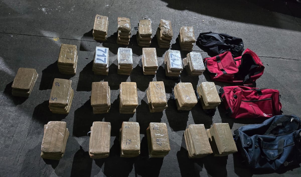 Coche fantasma cargado de droga sorprende a Policía en Pueblo Nuevo