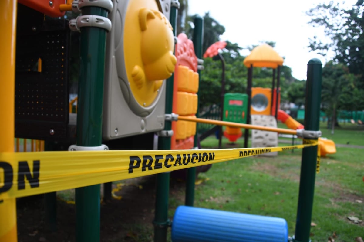 Cuidado. No deben llevar a los niños al supermercado ni parques aún