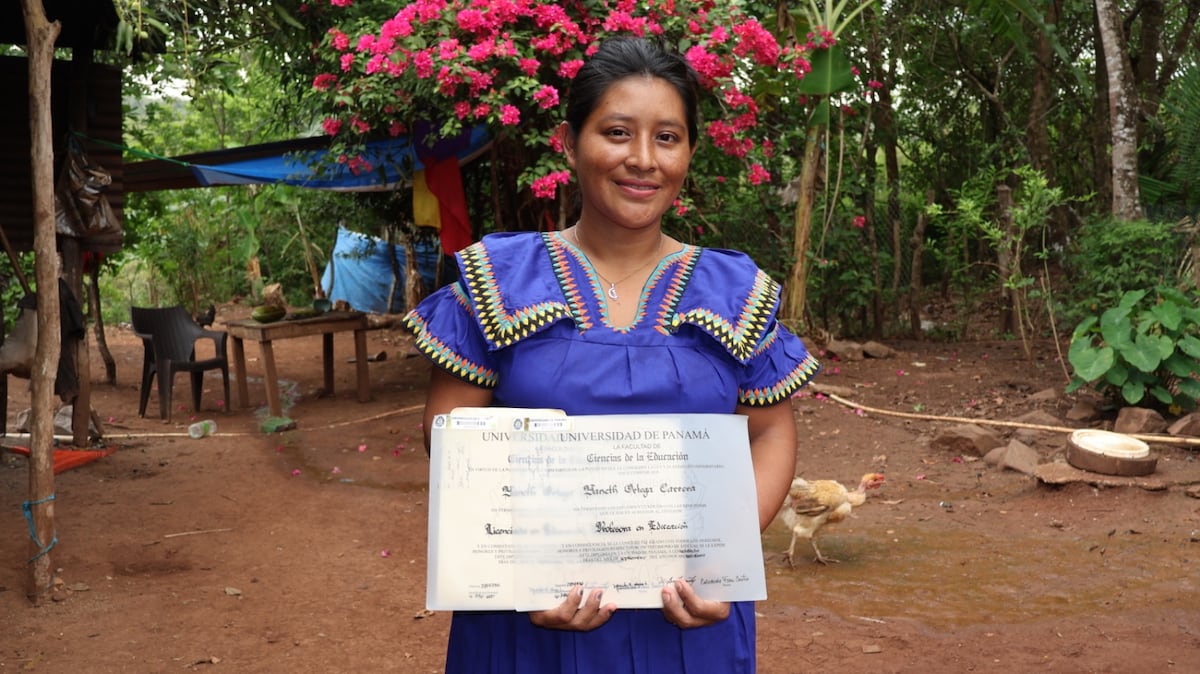 De la pobreza a la universidad: ‘Este título también es tuyo, mamá! La historia de  una mujer Ngäbe y el éxito de su hija 