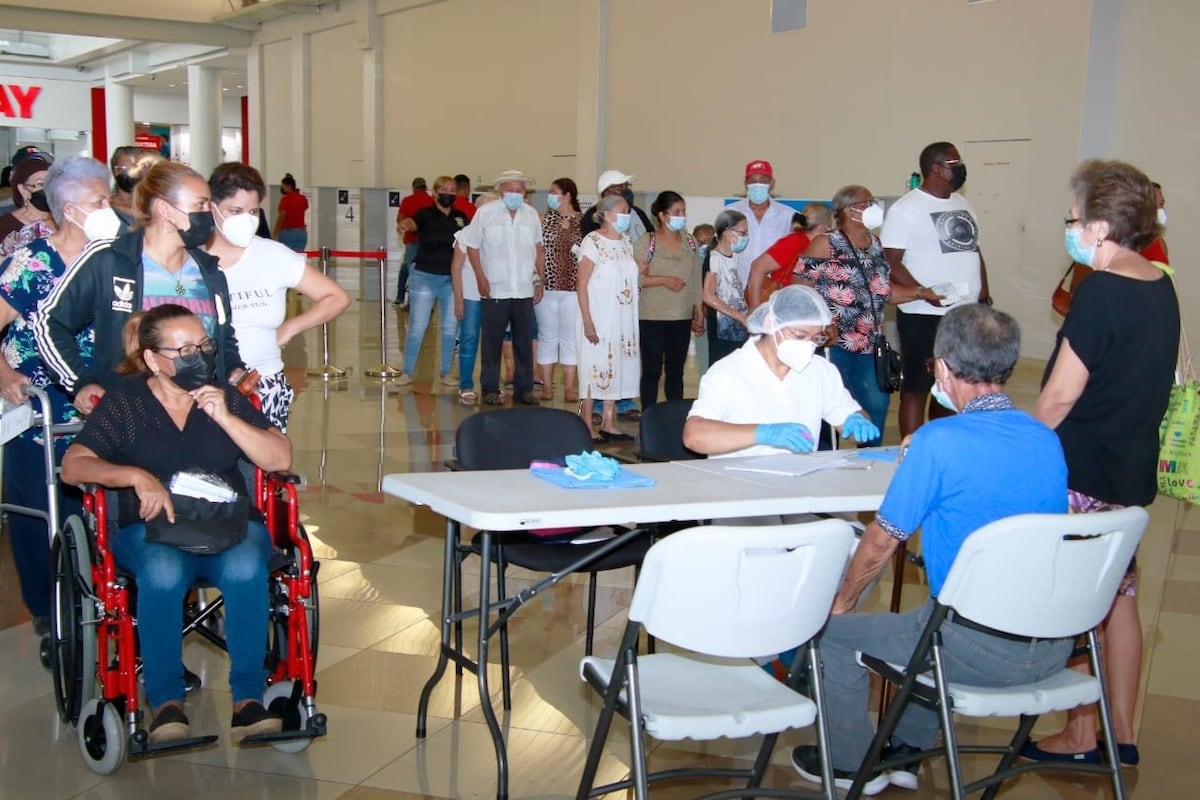 Siguen disparados los casos. Reportan 4 mil 372 nuevos contagios de covid-19 en un solo día 