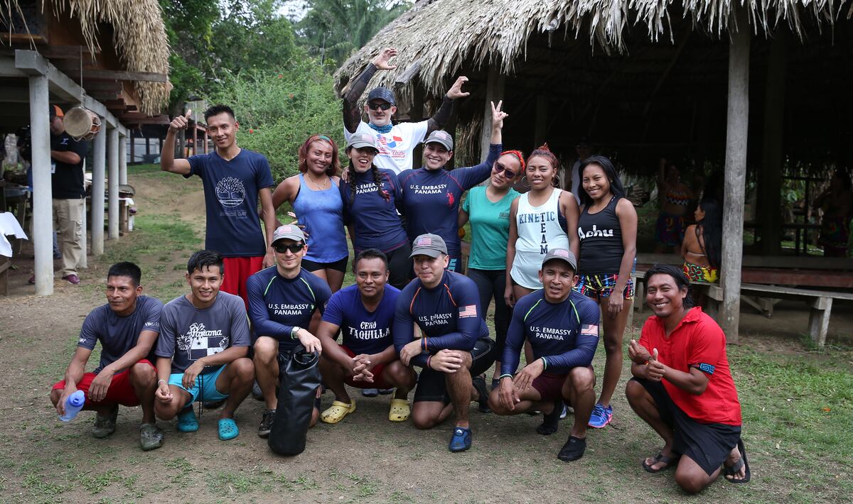 Reman para unir los lazos de amistad. Video