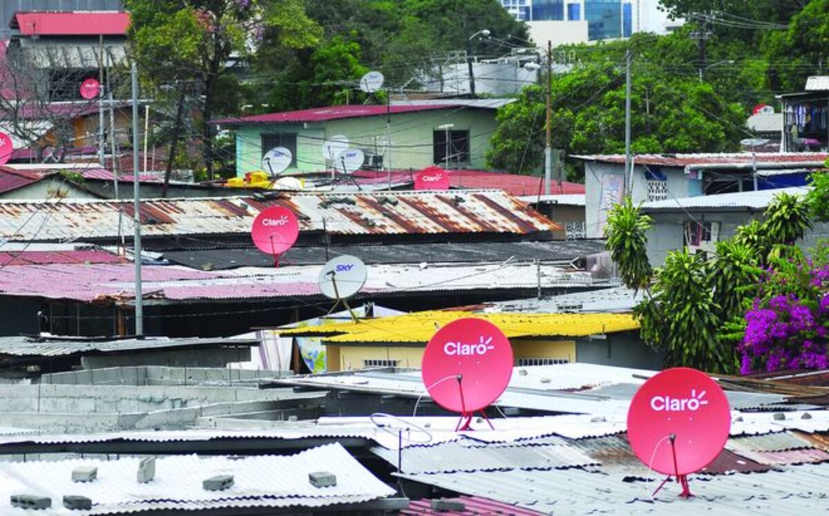 ¡Fantochería! Panameños prefieren darse lujos que pagar el agua o la basura 
