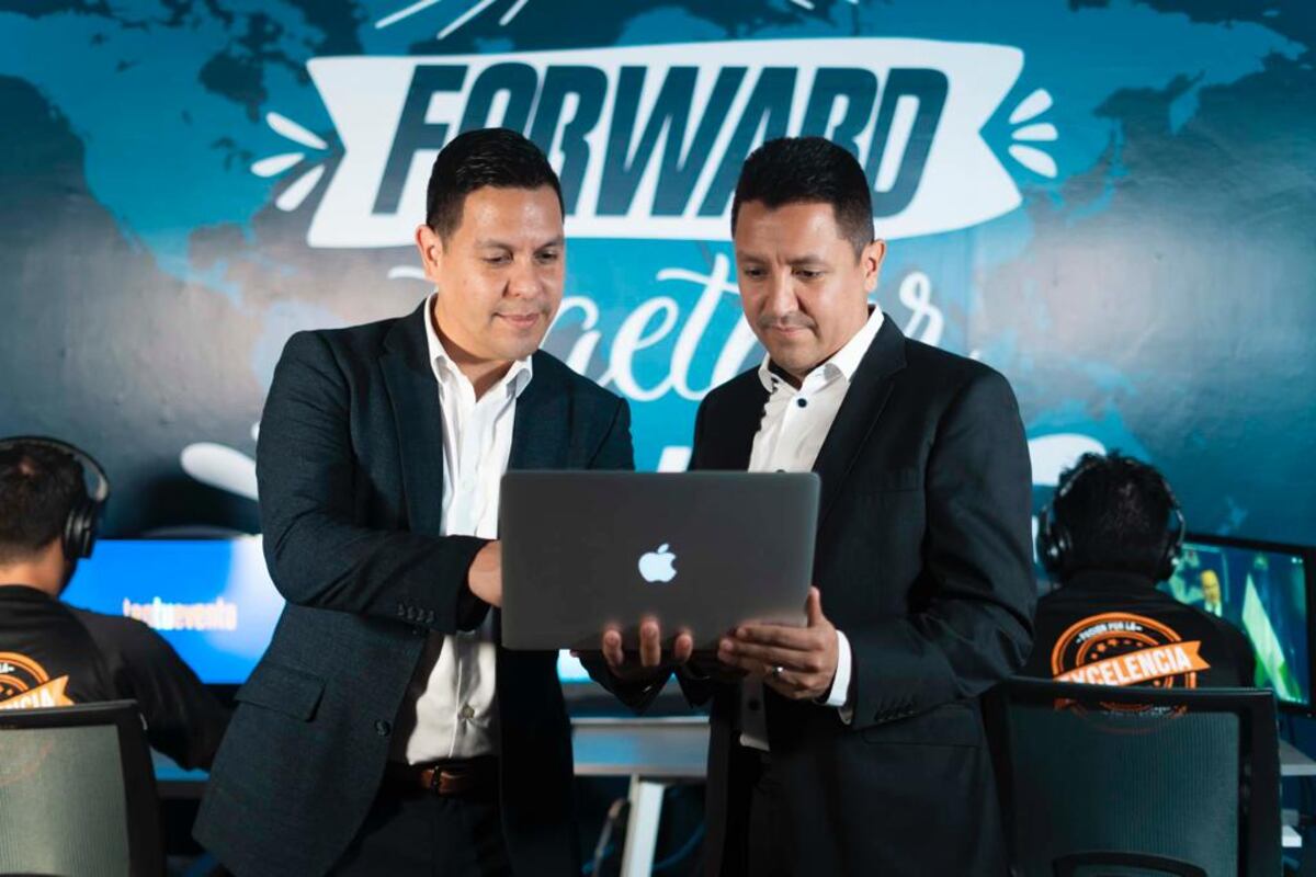 Hermanos reciben reconocimiento como empresa centroamericana del año