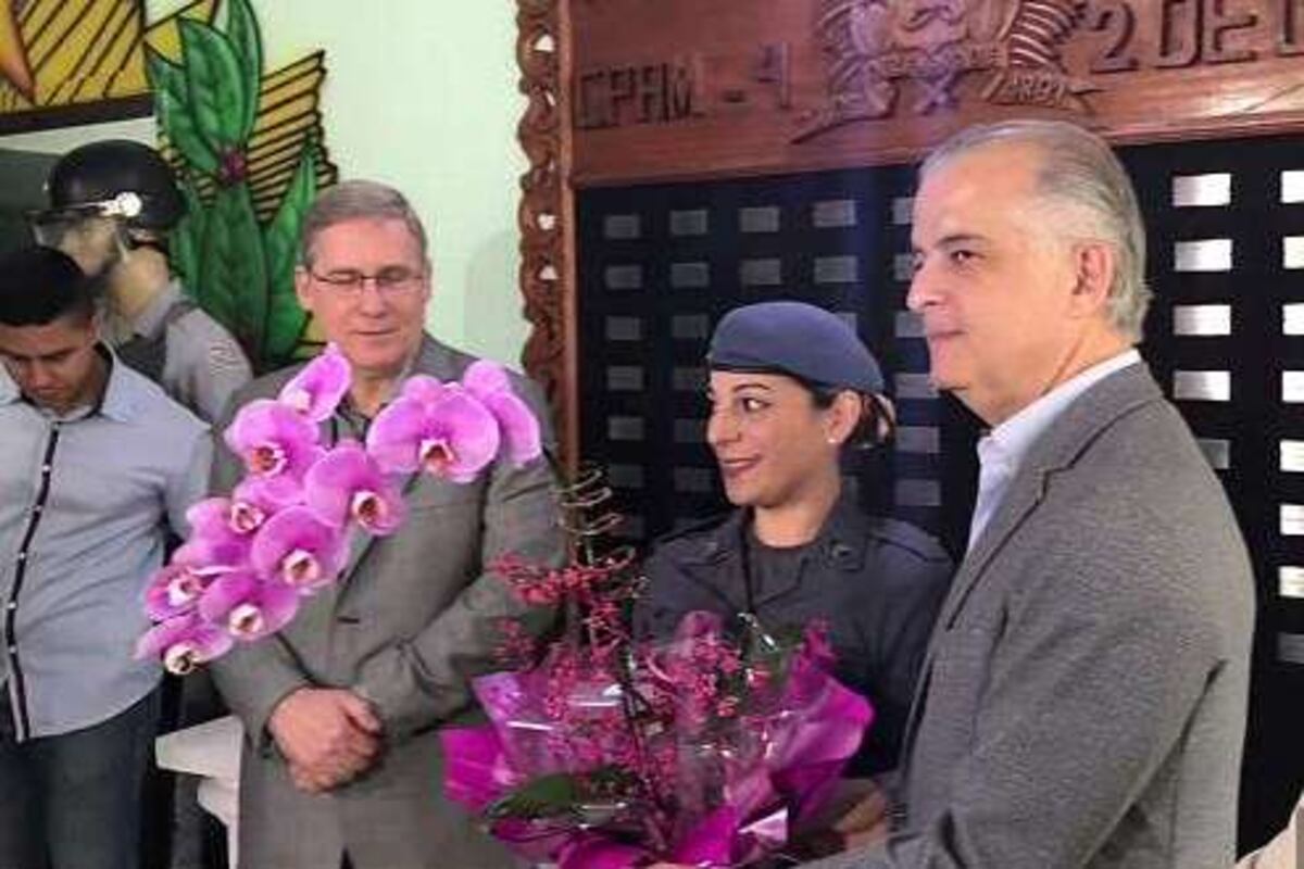 ¡Críticas! Condecoran a mujer policía que acabó con la vida de un ladrón