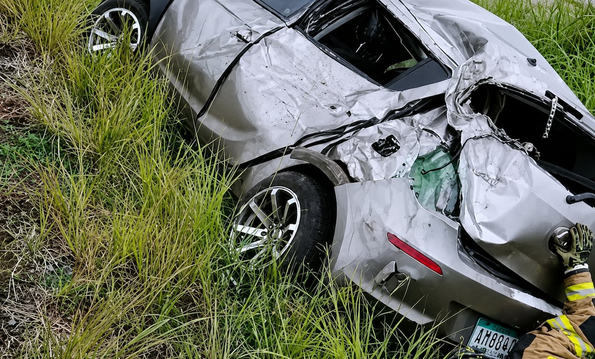Lo encontraron sin vida dentro de un auto en una cuneta de Los Algarrobos