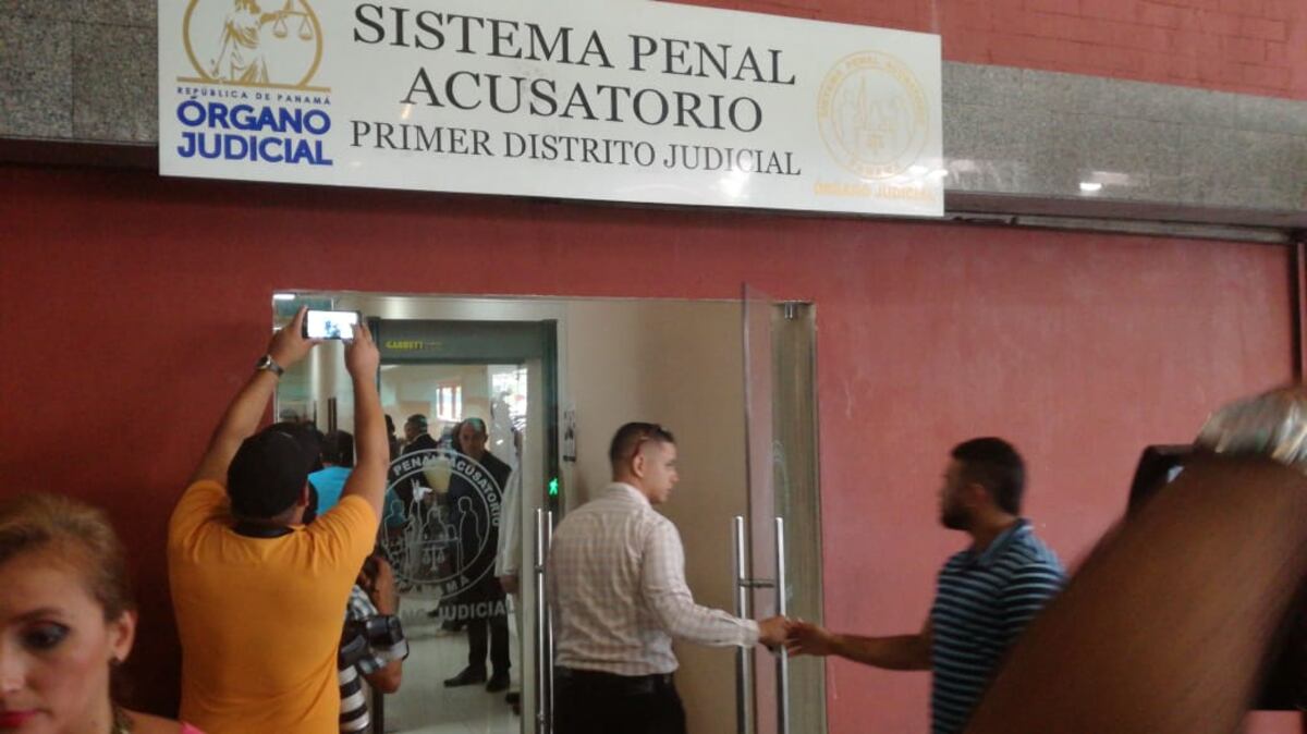 En caso donde se vincula al padre Cosca legalizan la revisión de 30 celulares