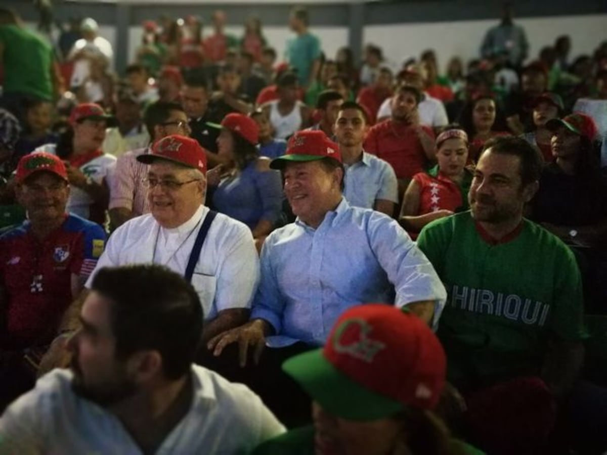 VIDEOS | El cielo se iluminó con la inauguración del nuevo Kenny Serracín