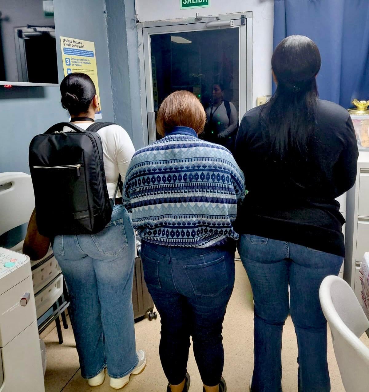 Migración expulsa a ciudadana dominicana condenada por delitos contra menores