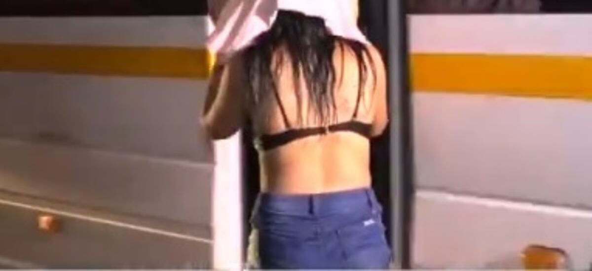 ‘Hasta la guacha’. Sigue la fiesta con guaro y piscina. Sorprenden a más de 20, 12 eran menores ebrios