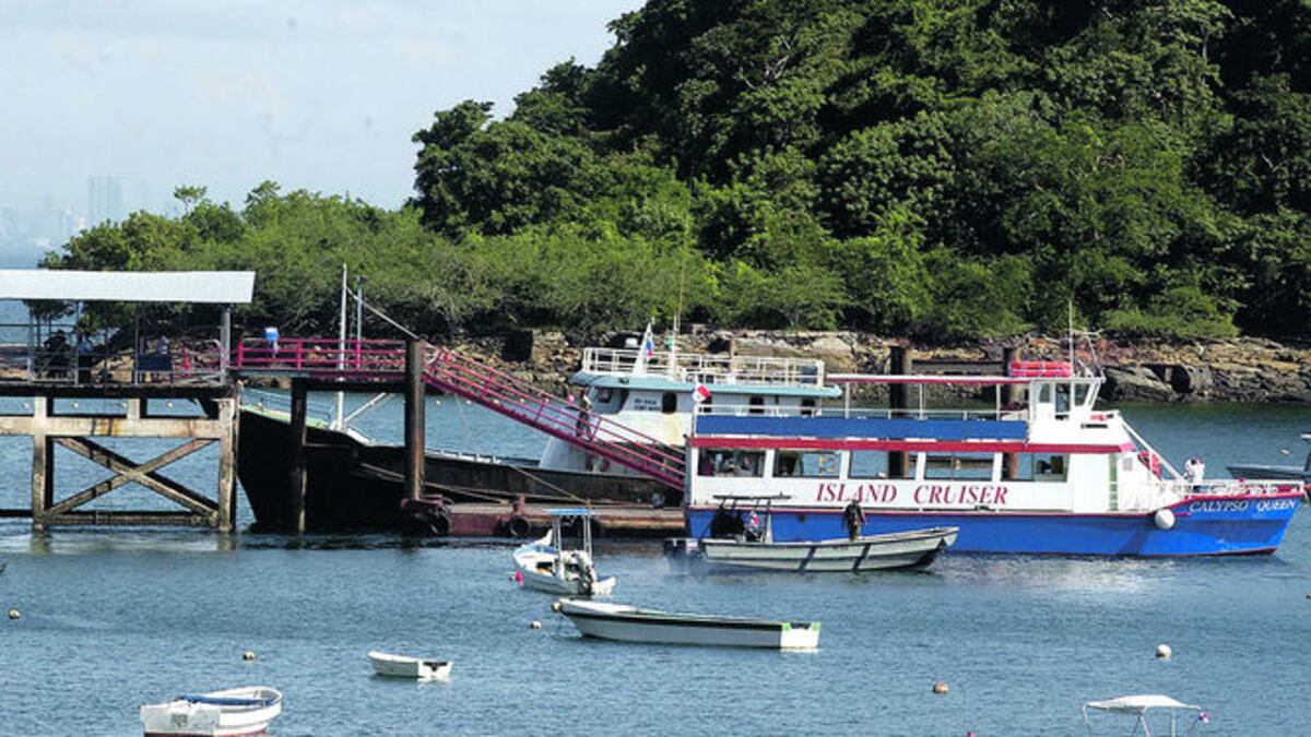 Muelle de Isla Taboga resulta afectado por el fuerte oleaje producto del mal tiempo que se registra en el país | Video 