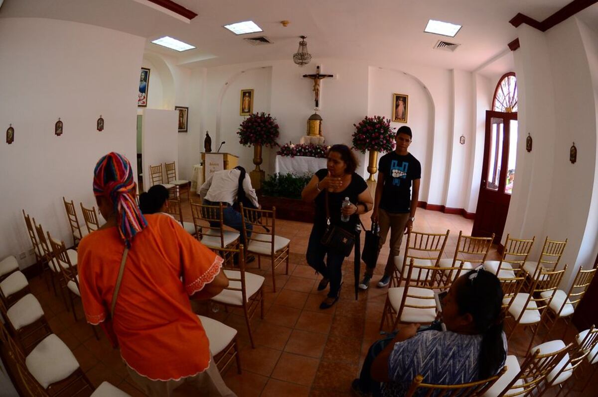 FOTOS | Conozca la íntima capilla a la que asiste la pareja presidencial