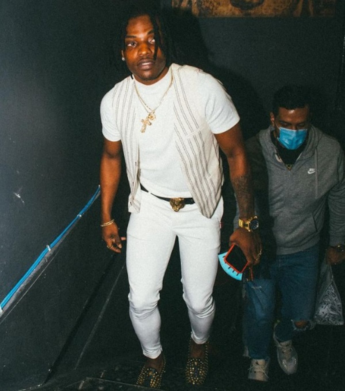 Para aliviar el estrés por el confinamiento, el gobierno hace conciertos por medio de un camión artístico