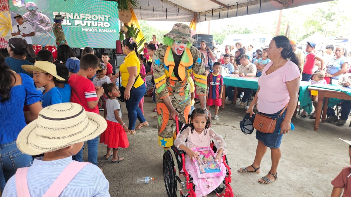 Navalito: el sargento que combate la tristeza con una nariz roja