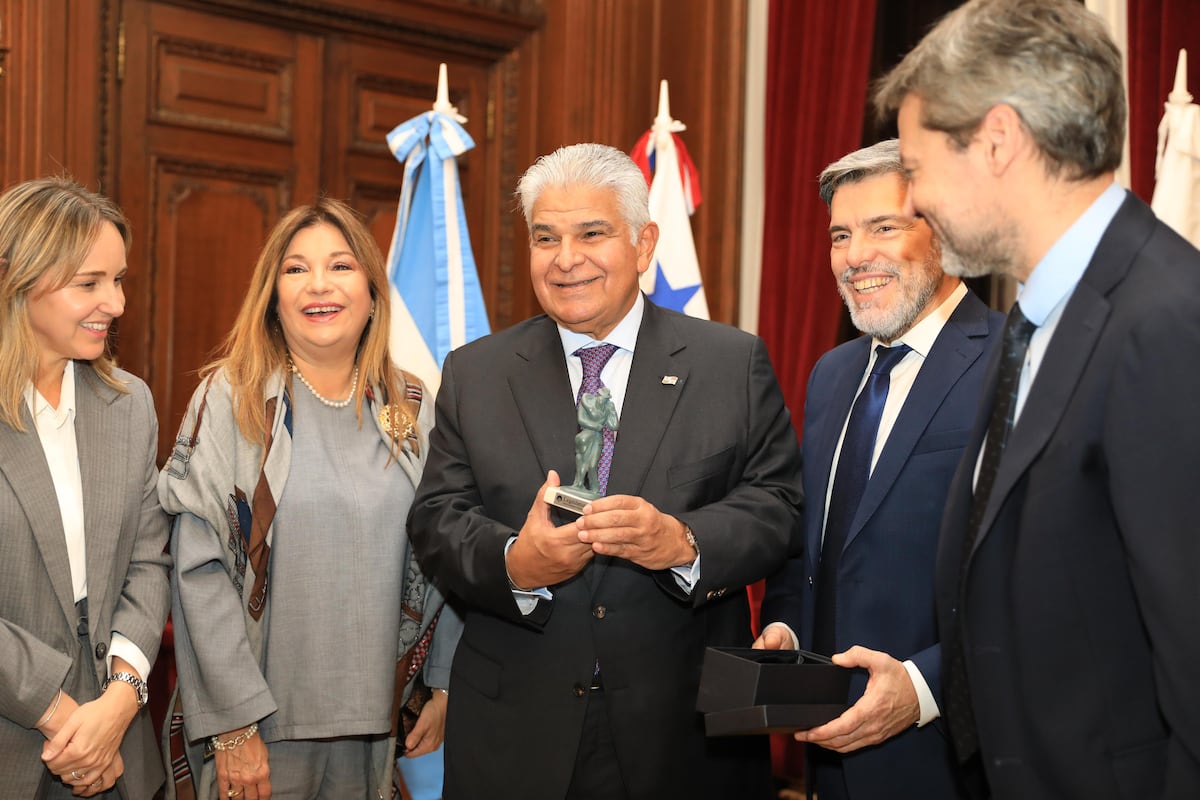 Buenos Aires distingue a Mulino como ‘visitante ilustre’ por su liderazgo y defensa de la democracia