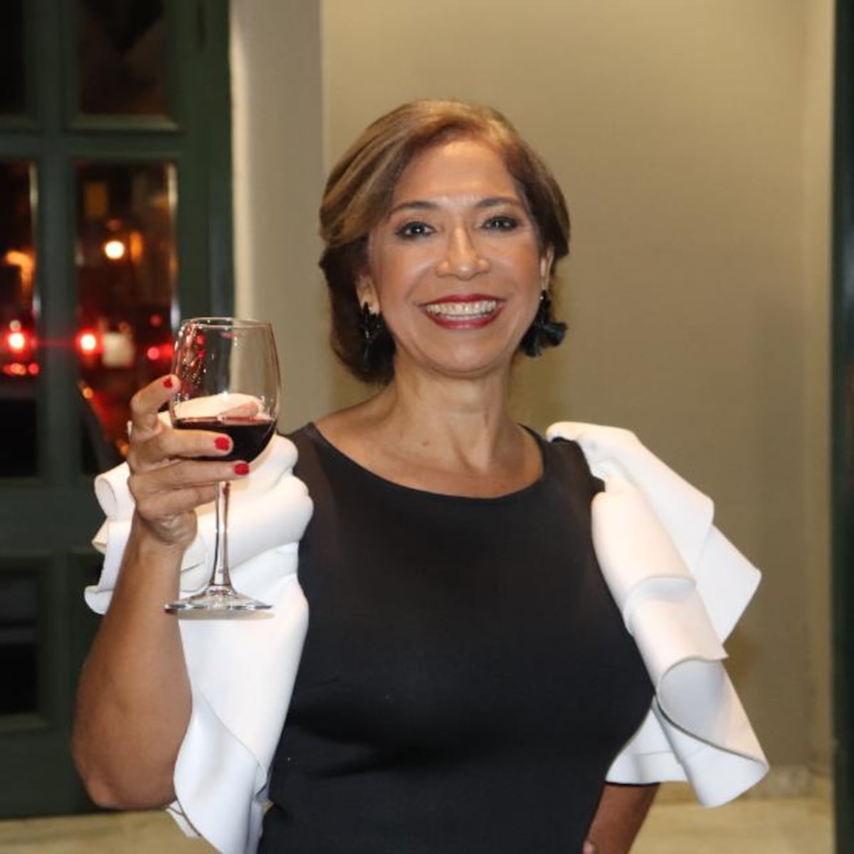 A Sandra le encantó. Profe La Wachi lanza su plena de Carnaval. Si vas a ‘ponchar’ lleva tu arma secreta. Video