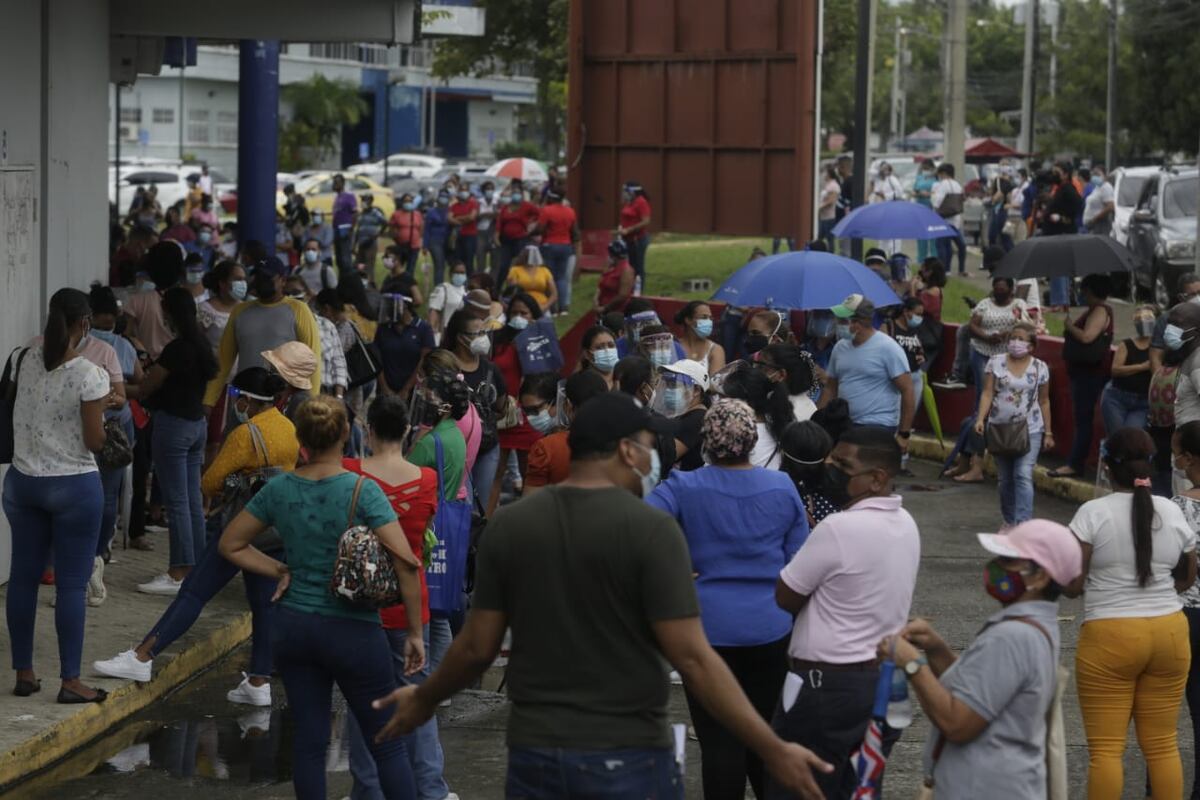 Qué locura. Tremenda aglomeración por retiro de tarjetas clave social del Ifarhu
