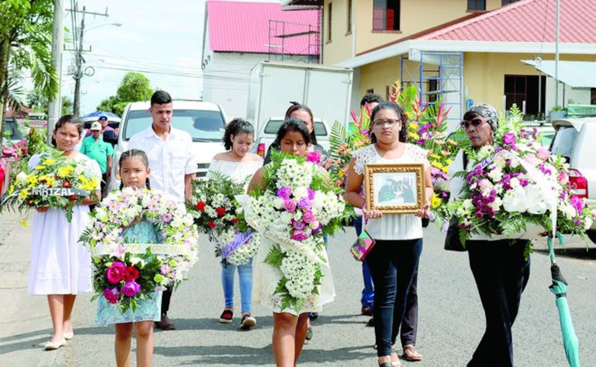 Hermana de maestra que falleció en la comarca: 'Ella recibió todos sus pagos'