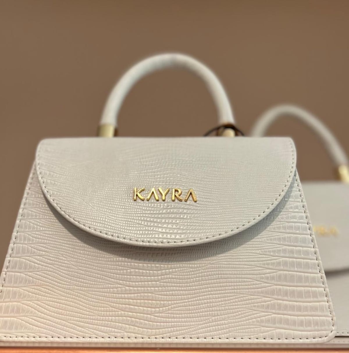 Tuvimos acceso a imágenes de la diputada Kayra y su príncipe por Turquía, donde hay una marca con su nombre