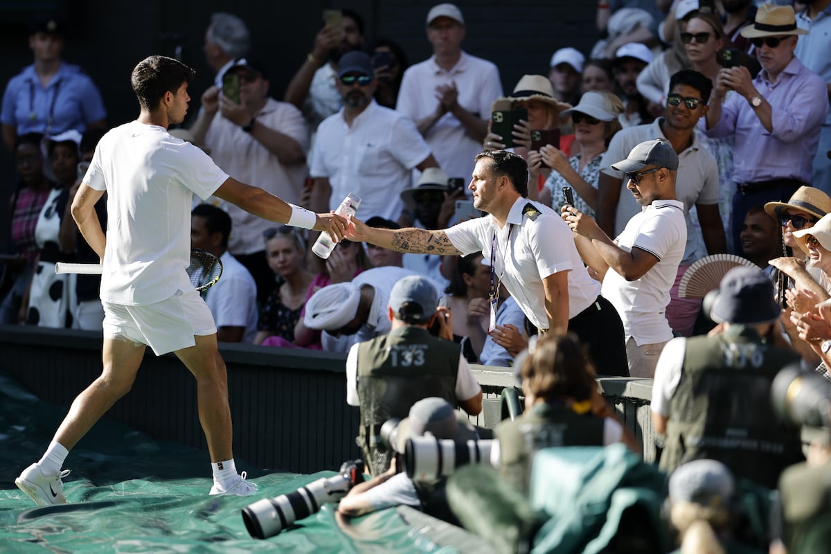 ¡Wimbledon arde! Ola de calor rompe récord y pone a sufrir hasta a los campeones