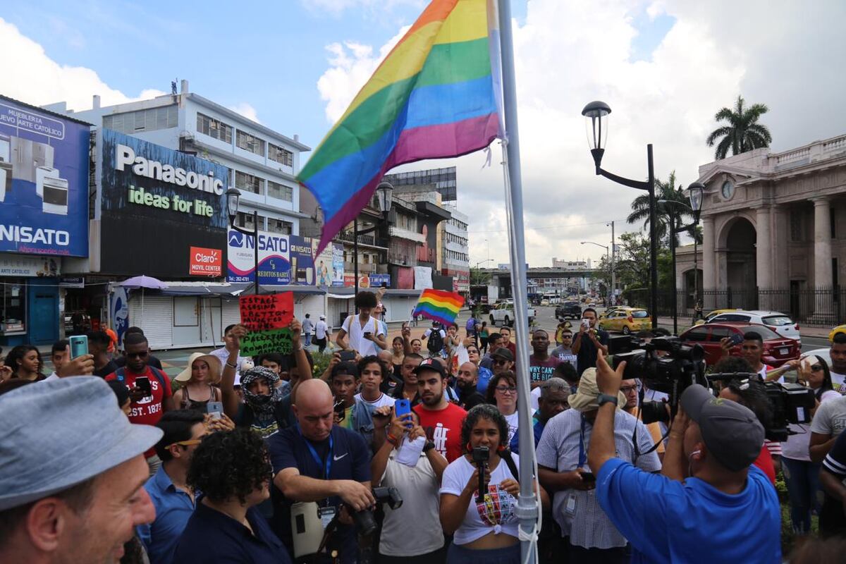Carolina Dementiev pide respeto y apoya a la comunidad gay