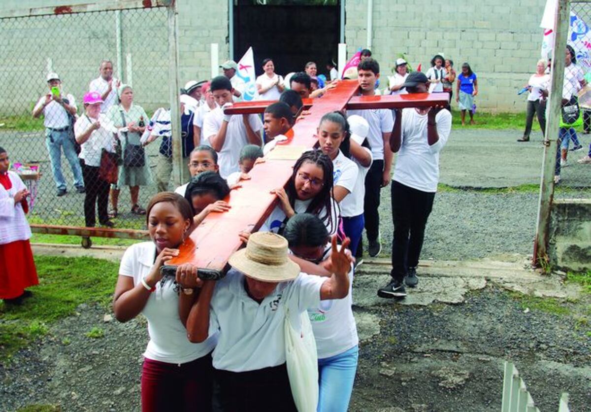 Símbolos en recorrido por Pedregal