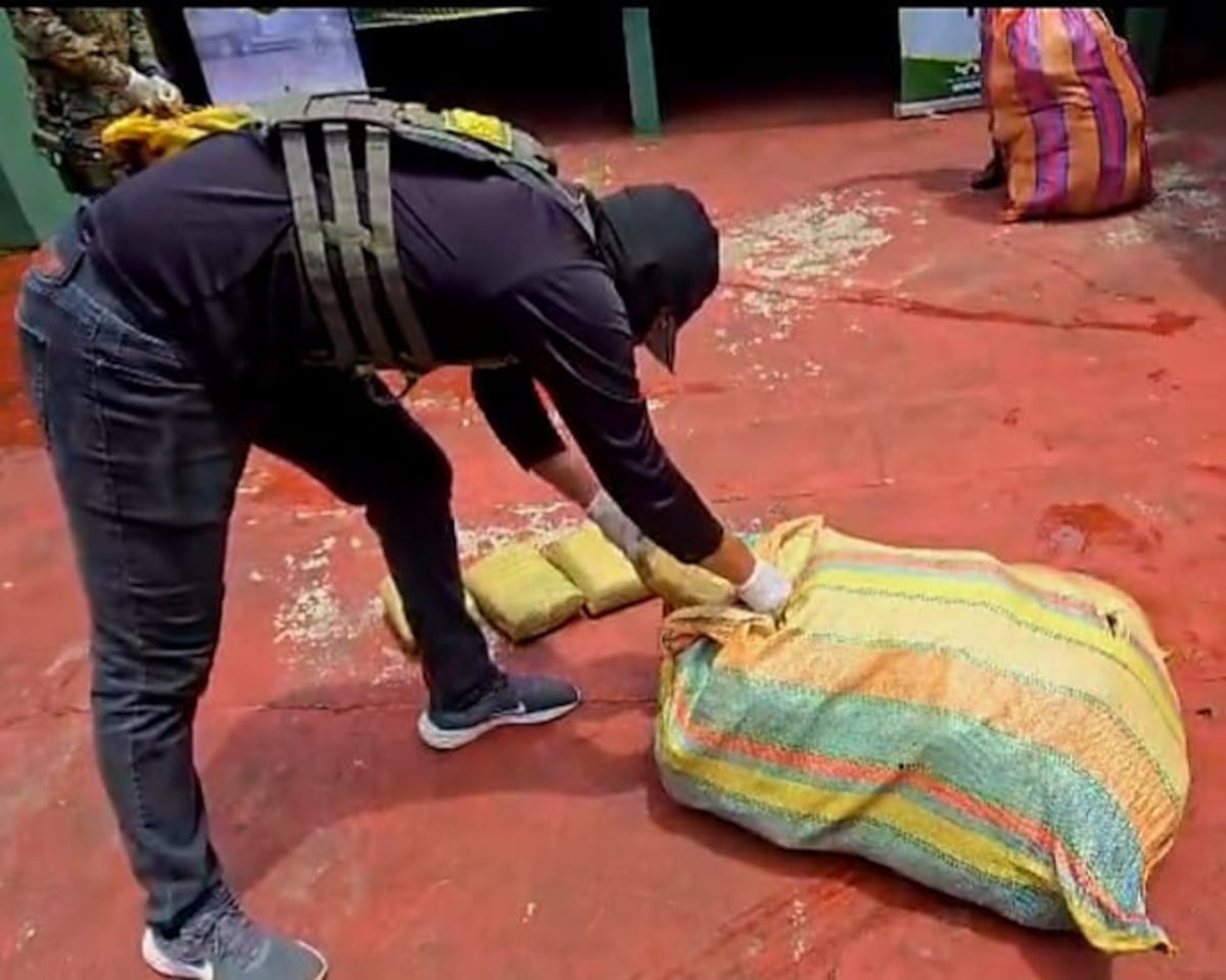 Narcotráfico recibe otro revés: incautan más de 100 paquetes en isla Mosquito +VIDEO