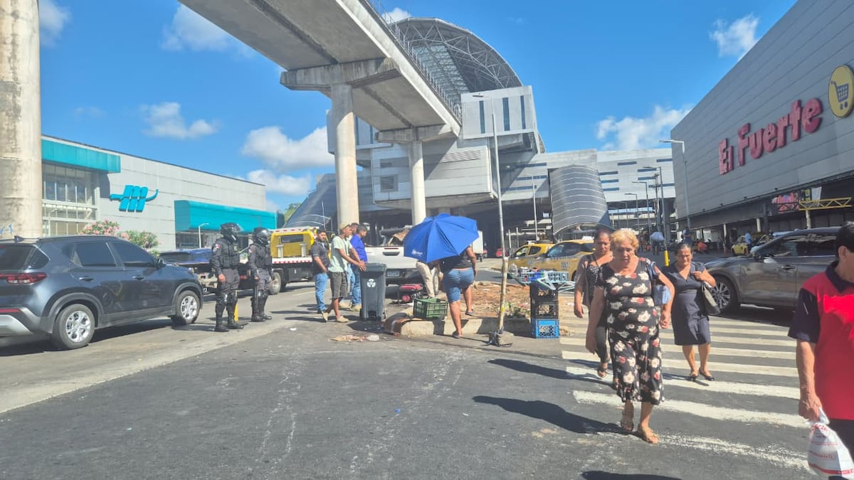 Sacan a los buhoneros de la isleta de la Gran Estación