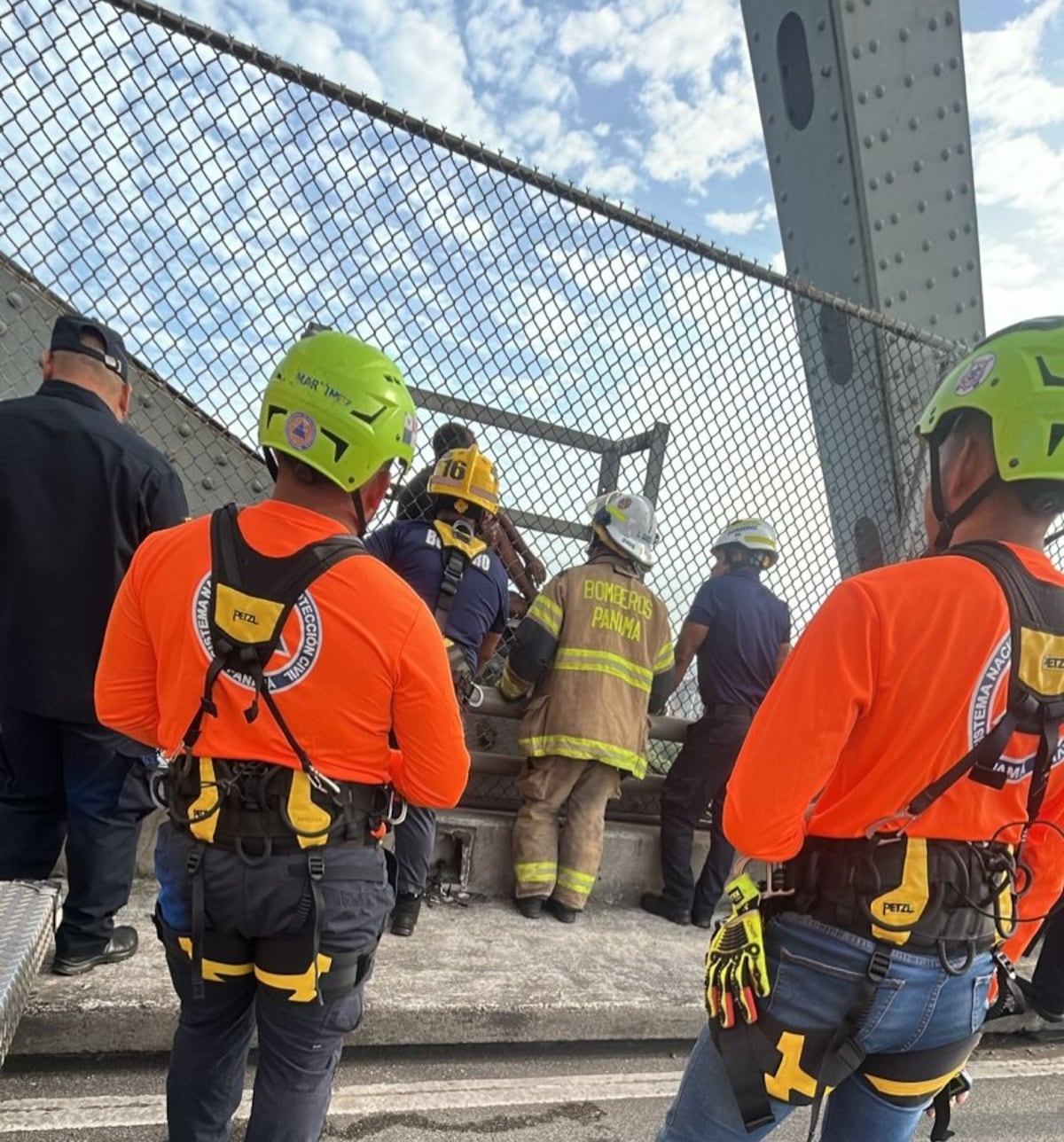 Emergencia en el Puente de las Américas moviliza a Sinaproc y Bomberos