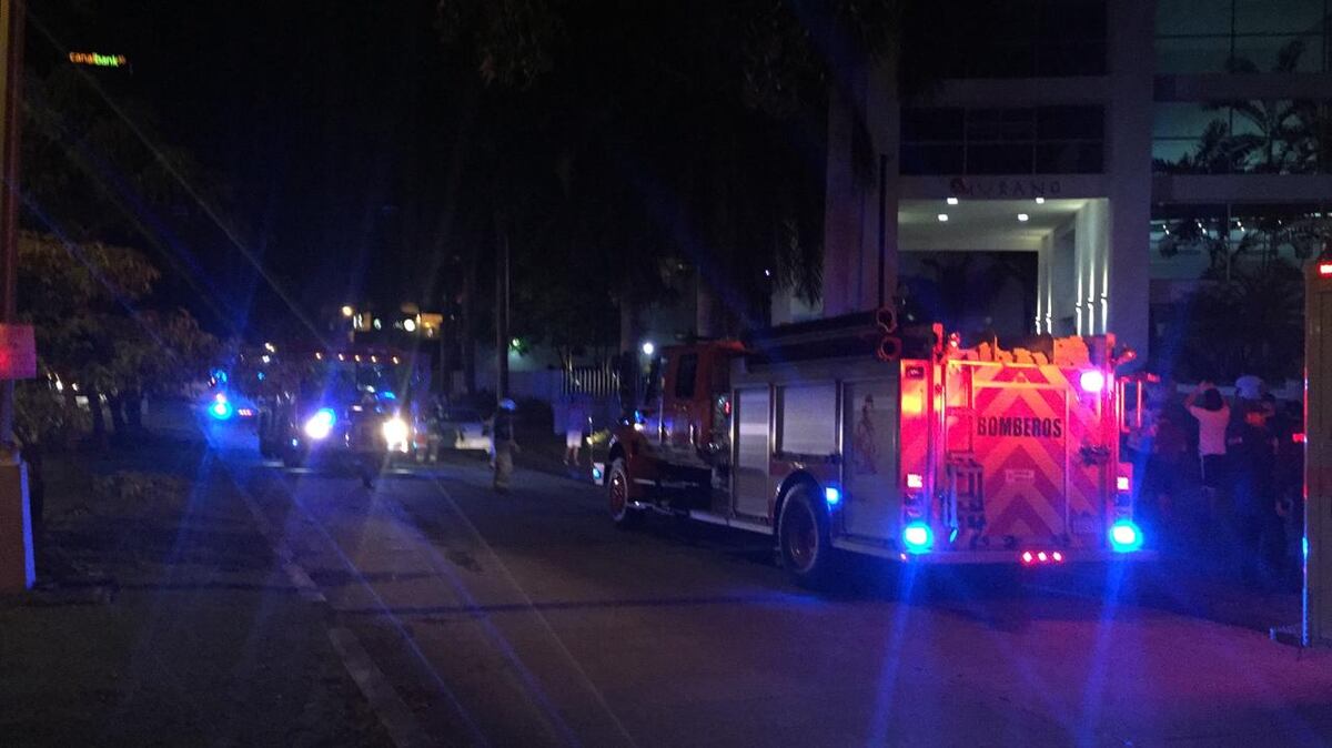 Arbolito navideño pudo ser el causante de un incendio en un apartamento
