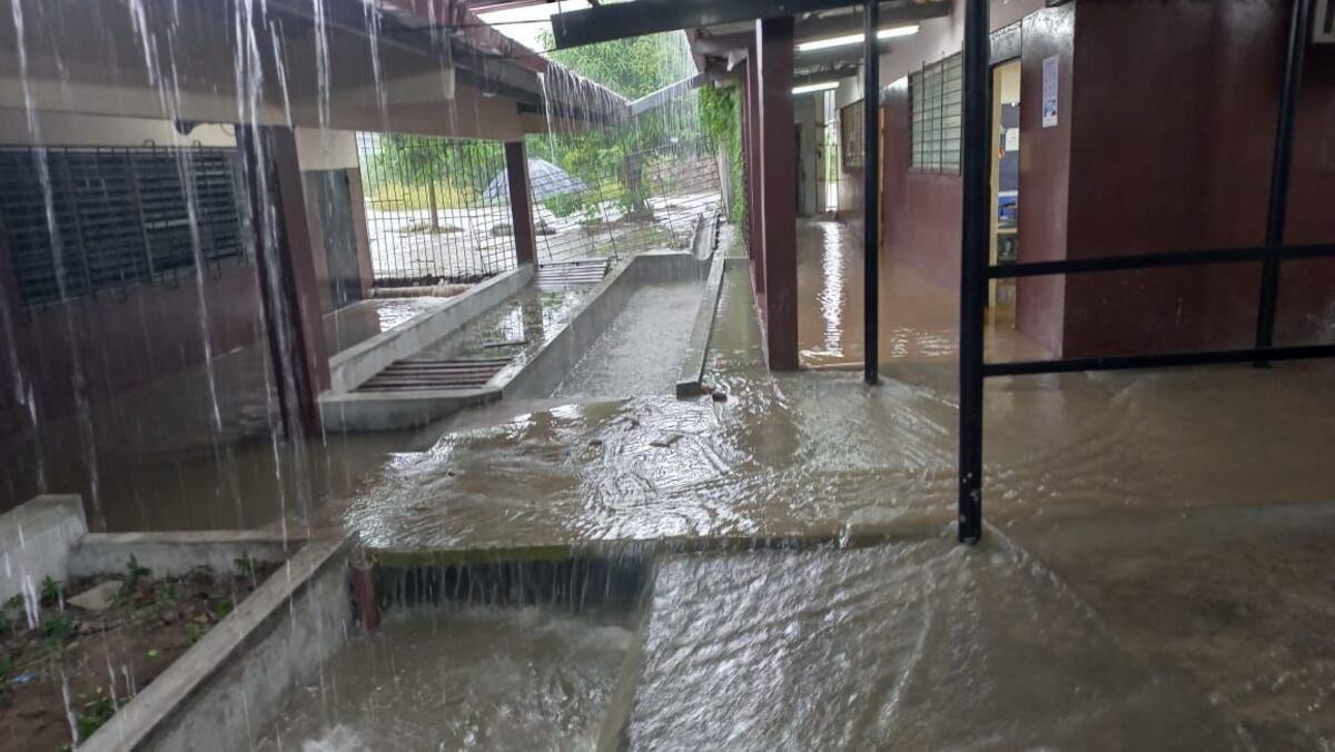El Instituto José Dolores Moscote suspende clases tras afectaciones por lluvias