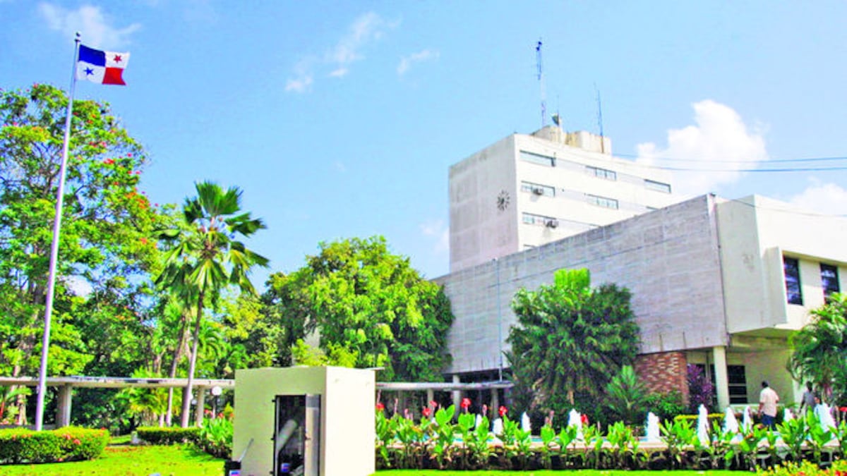 Redes sociales y urnas lejanas: claves que marcarán las elecciones en la Universidad de Panamá