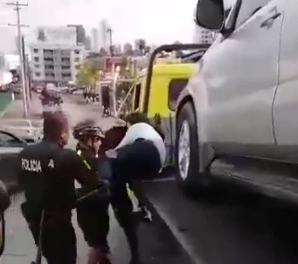 Lo que conductor bajo efectos del alcohol pedía a Policía.Video viral