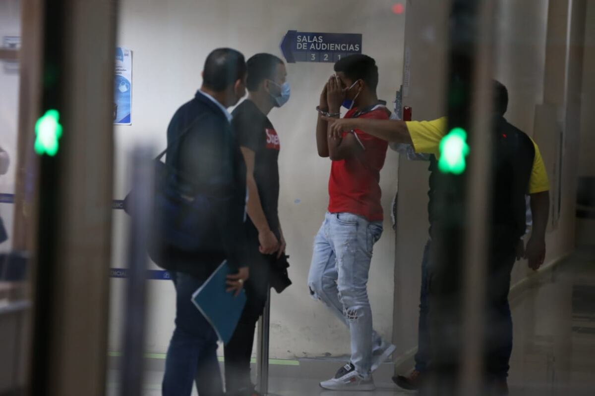 Juez le imputa cargos a dos particulares por posible peculado doloso en la lotería