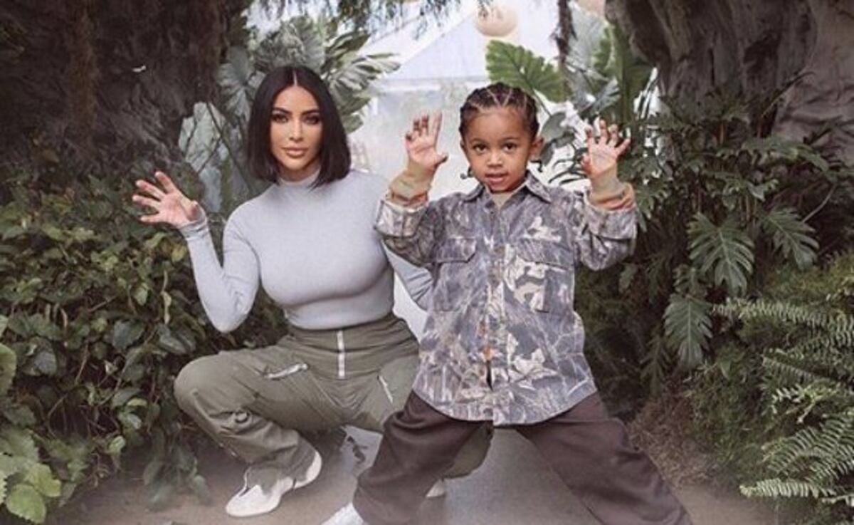 Saint West gana mega fiesta de dinosaurios para celebrar sus cuatro años
