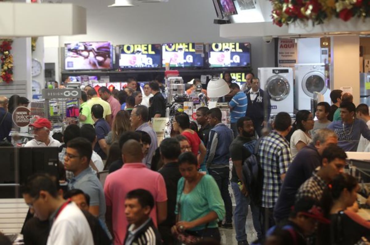 Viernes de compras, CEPADEM, décimo, quincena y Teletón en las calles de Panamá