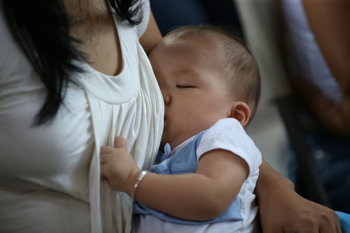 ¿Lo que comes afecta el sabor de la leche materna?