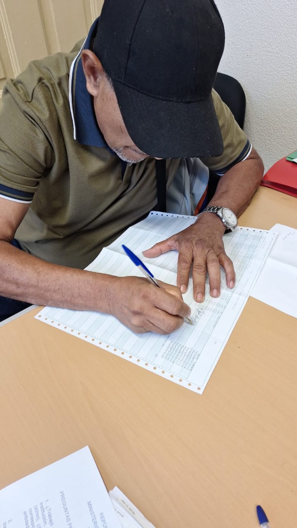 Más de 900 policías beneficiarios reciben prima de antigüedad por ley 241