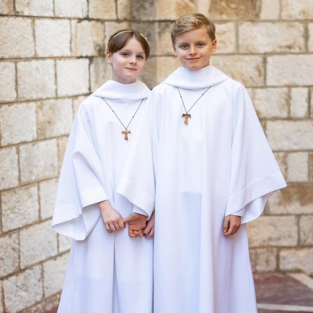 Jacques y Gabriella de Mónaco celebran su primera comunión