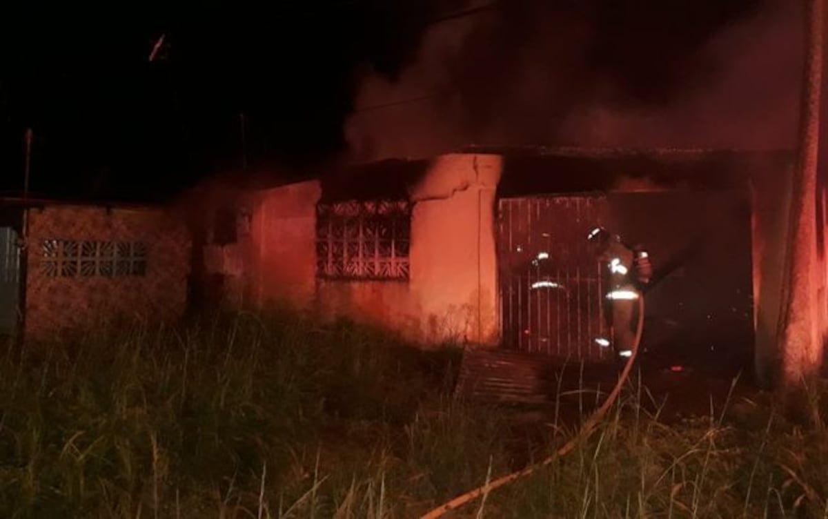 ¡Fuego! Las llamas consumen casa en La Chorrera