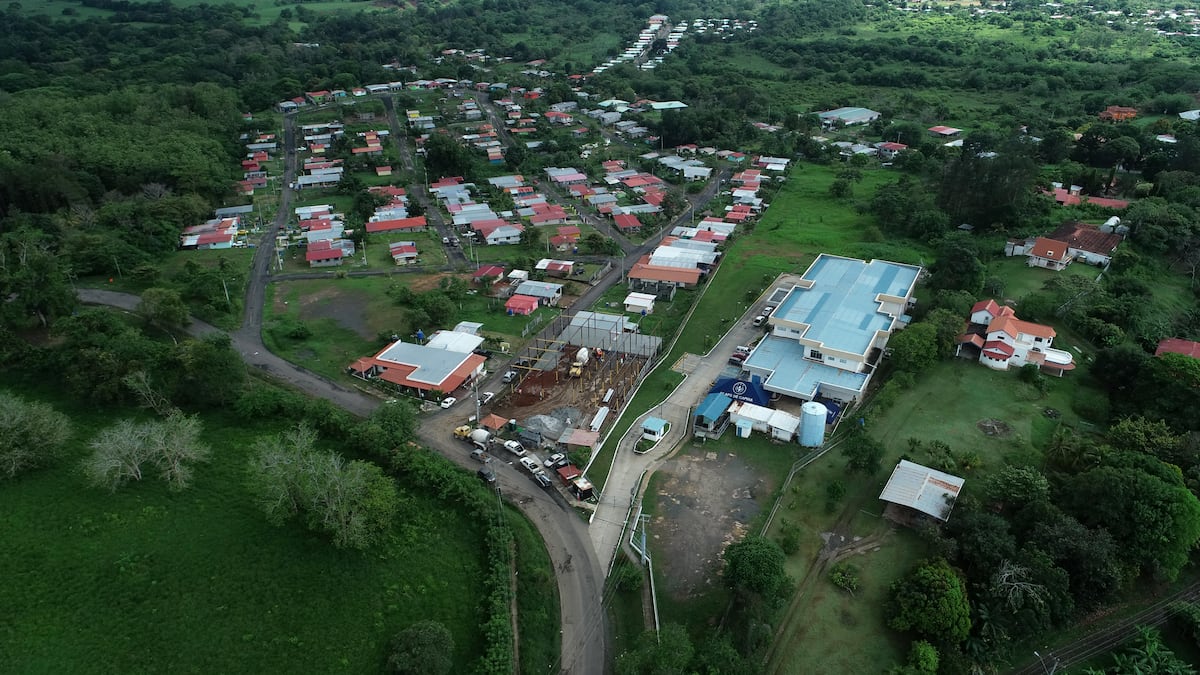 ‘La Patrona Yanibel’ beneficia a su hermano y al alcalde de Capira con lotes gratuitos. Fotos