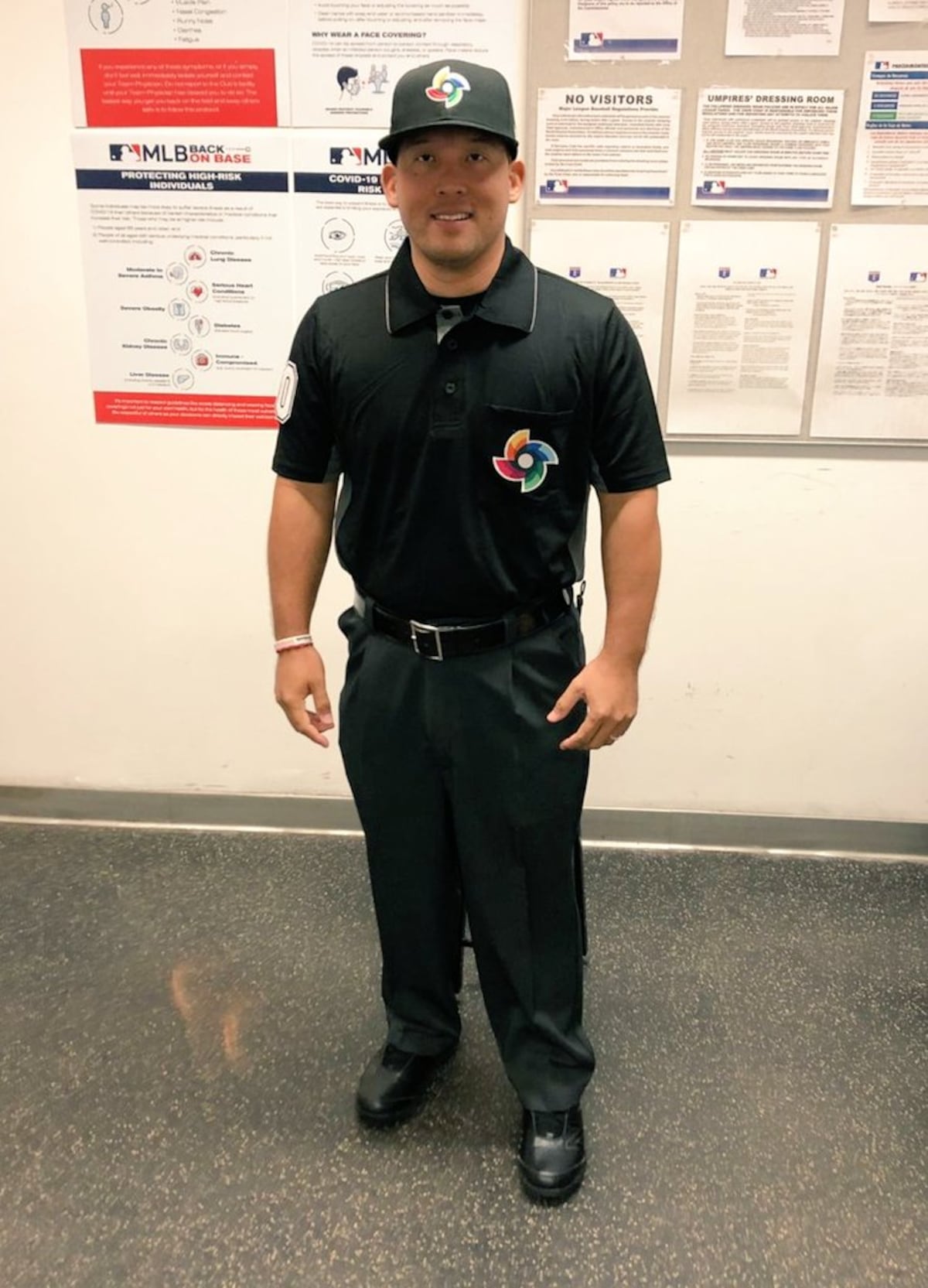 José Pecero, árbitro de home en el Clásico Mundial