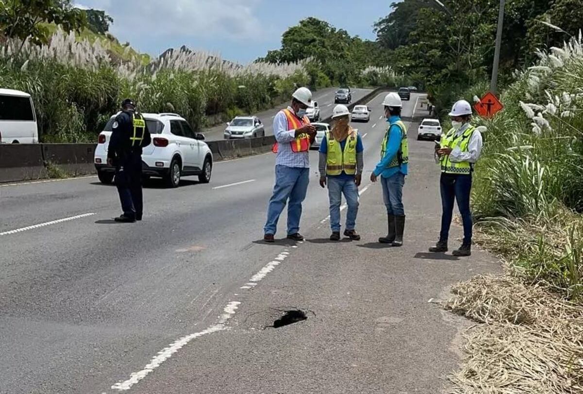 Se hunde la vía Panamericana a la altura de 7 de Septiembre, en Arraiján
