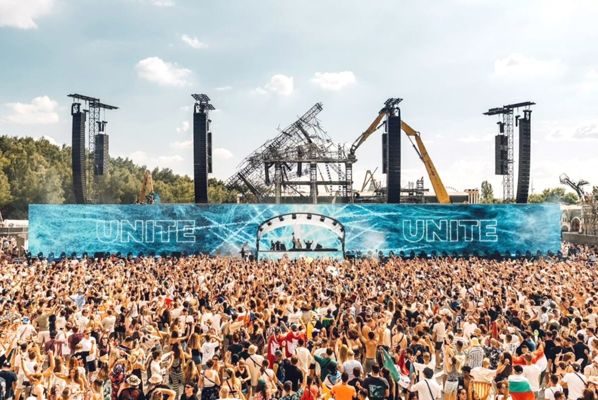 Tragedia en Tomorrowland 2025: Muere mujer tras noche inaugural marcada por incendio