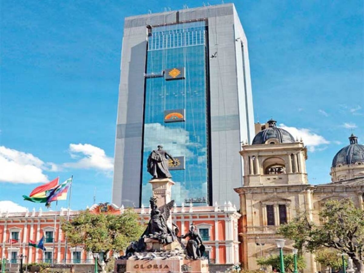 Palacio de Evo, con jacuzzi y helipuerto; nueva casa de gobierno 