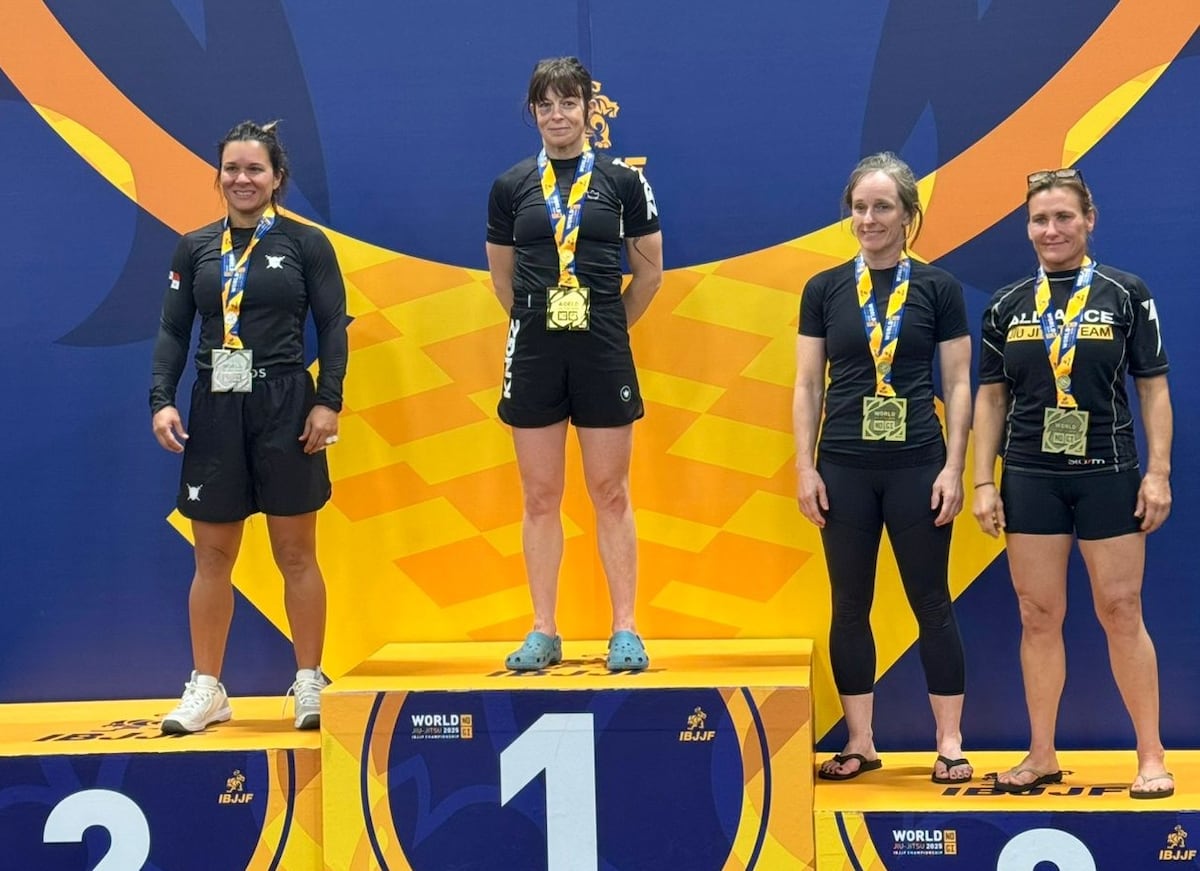 Jennisín Rosanía se faja y gana plata mundial No-Gi pese a todo