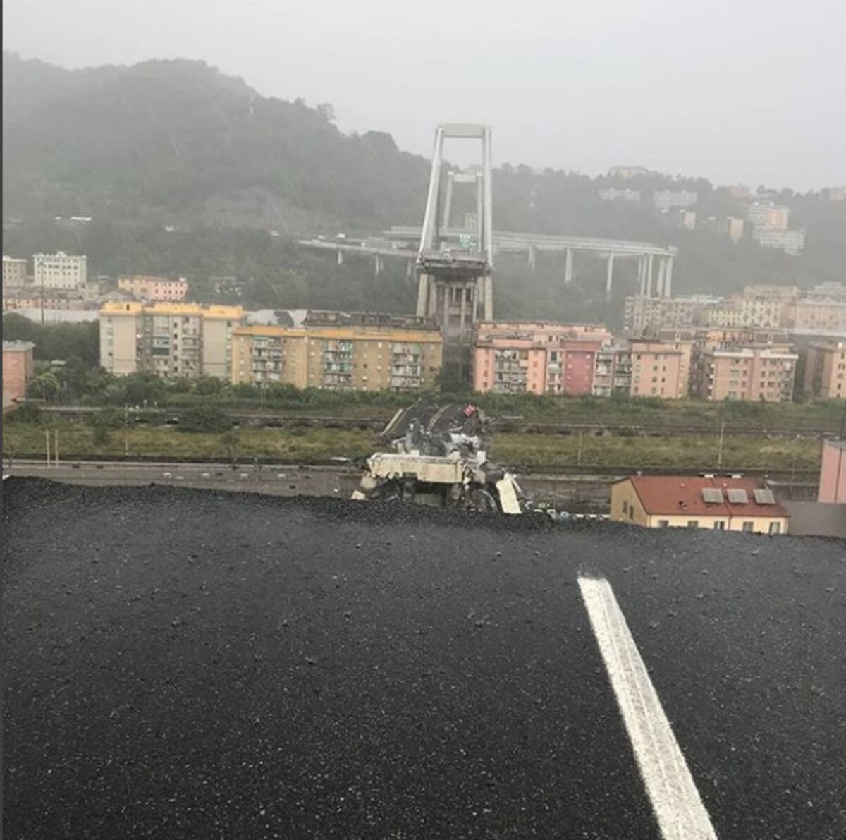 Una tormenta causó la caída del puente en Italia y a 20 ascienden los muertos