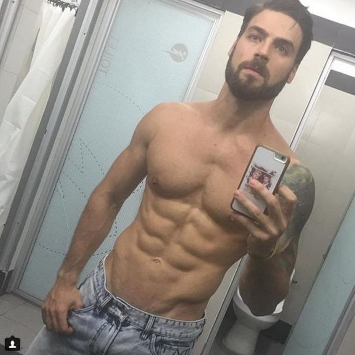 VIDEO | Pillan a Jorge, el ex de Mónica Lee, agarrado de manos con otra