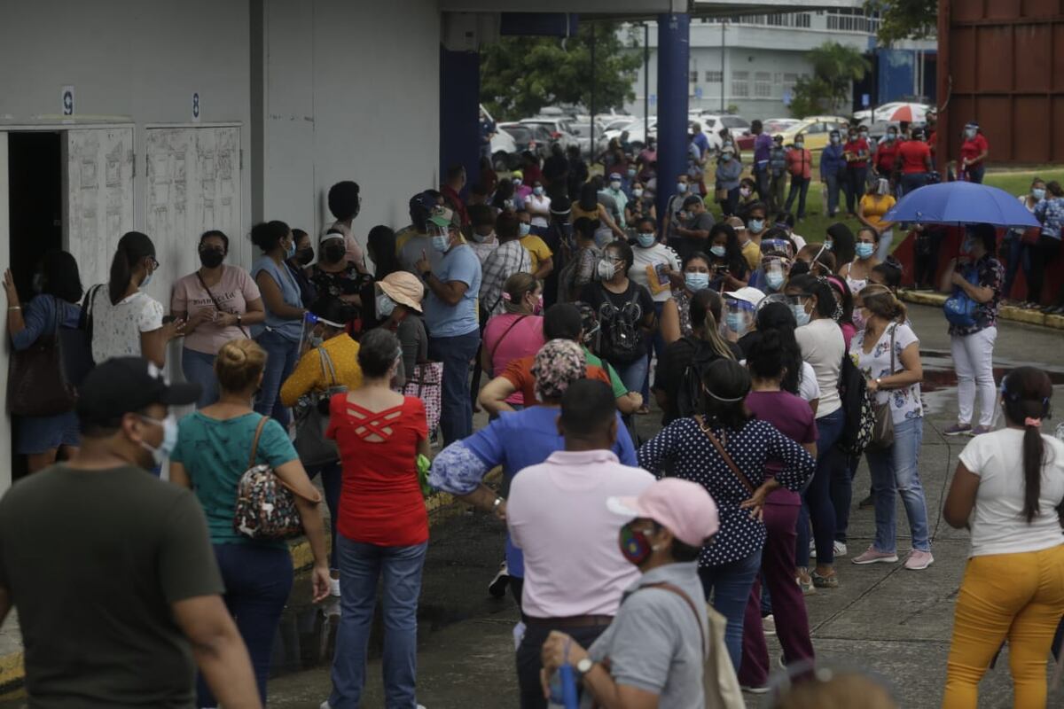 Qué locura. Tremenda aglomeración por retiro de tarjetas clave social del Ifarhu