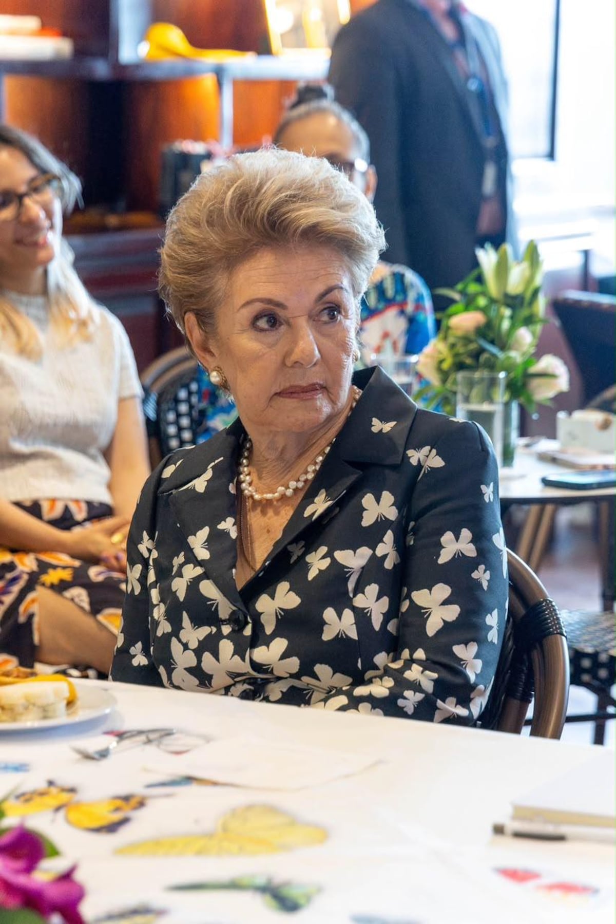 Están viendo bien: Lorena Castillo, Marta de Martinelli, Mireya Moscoso,  Yazmín de Cortizo y Maricel de Mulino se unen